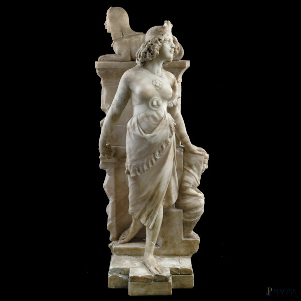 Scultura di donna in alabastro, XX secolo, altezza cm 55, (segni di usura, difetti, rotture, consistenti restauri, mancanze)