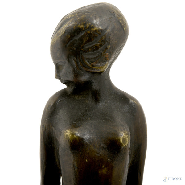 Scultura in bronzo raffigurante nudo di giovane donna, su base in malachite, inizi del XX secolo,...