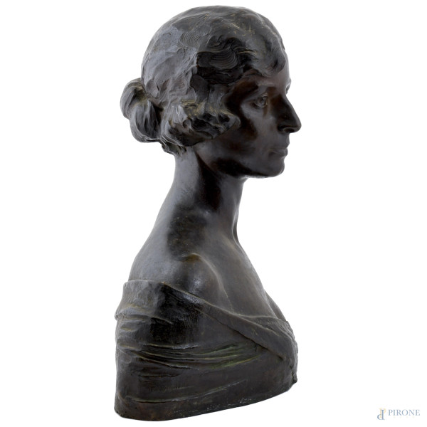 Torquato Tamagnini (1886 - 1965) , Busto di donna, scultura in bronzo, altezza cm 50, firmato e i...