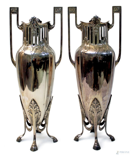 Coppia vasi in metallo argentato, H 45 cm, periodo Liberty.