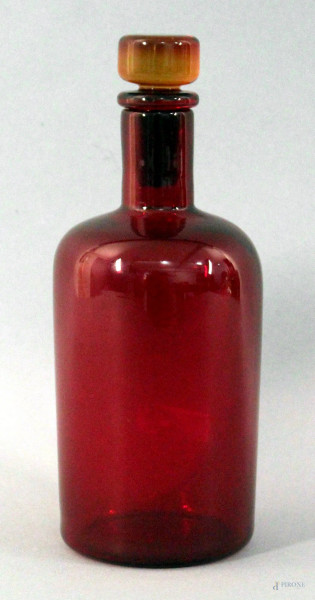 Fulvio Bianconi - Bottiglia rossa, eseguita da manifattura Venini, anni &#39;50, altezza 24 cm, (sul tappo lieve sbeccatura).