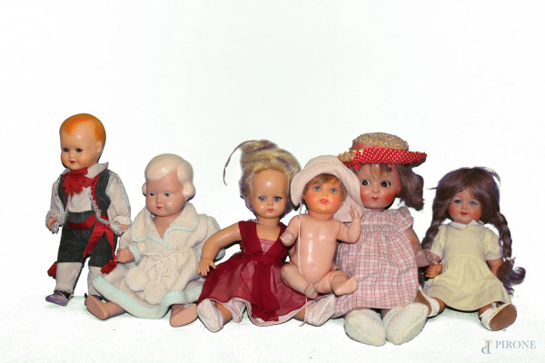 Lotto di sei bambole diverse.