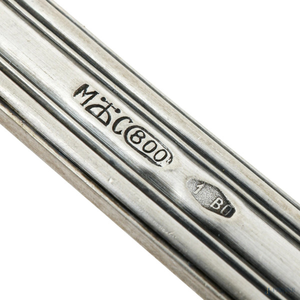 Servizio di posate in argento 800/000, peso complessivo al netto dei coltelli gr 1970,composto da...