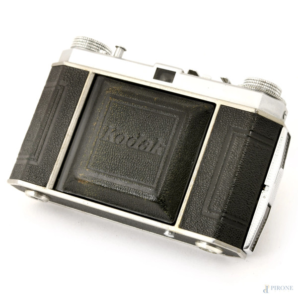 Fotocamera Kodak "retina" con custodia in pelle, misure massime cm 16x9x5, (difetti, meccanismo d...