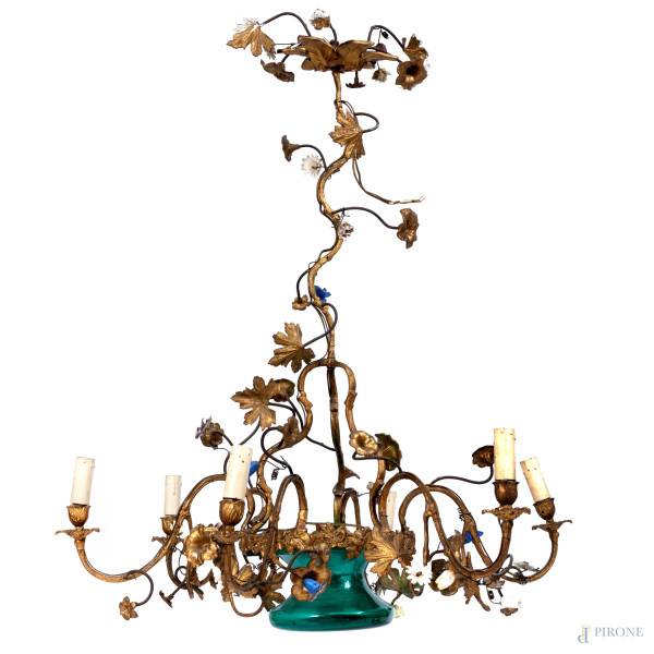 Lampadario in metallo dorato e vetro nei toni del verde a 6 bracci con struttura a guisa di rami fioriti, XX secolo, cm  82x70 circa , (segni di usura, difetti, da revisionare)