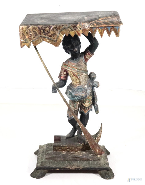 Consolina in legno intagliato, laccato e dipinto con fusto a guisa di moretto veneziano poggiante su base dai piedi ferini. Piano decorato a motivi vegetali e floreali. XIX-XX secolo, cm 86x50x33, (segni di usura, scalfiture, difetti, cadute di colore, rotture, restauri)