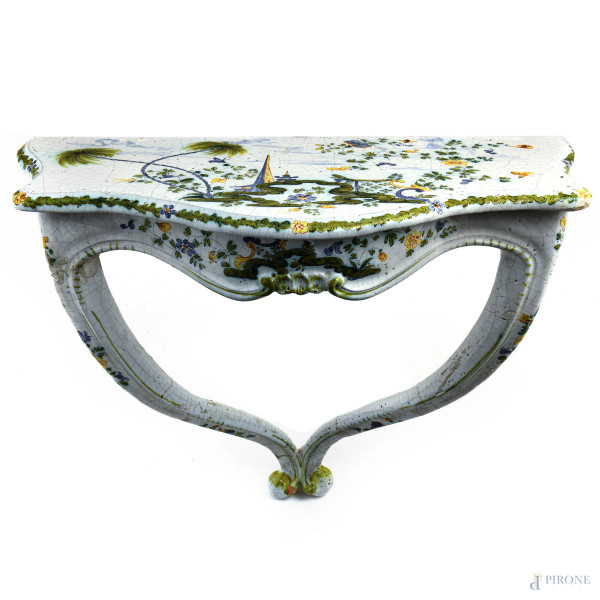 Mensola in ceramica dipinta e smaltata, XX secolo, cm 40x53,5x21, (rotture, scalfiture, difetti, ...