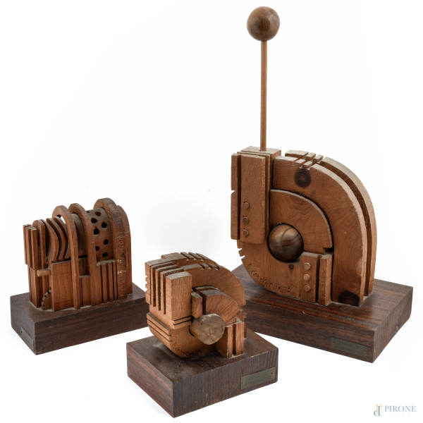 Ferdinando Codognotto (1940), lotto di tre sculture in legno scolpito "Cervello", 1977-1978, firmate e datate, misure massime cm 48x30,5x19,5, (scalfiture, difetti)