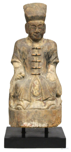Dignitario, scultura in legno, tracce di policroma, base in legno, h. 32,5 cm, Cina XVIII sec, 