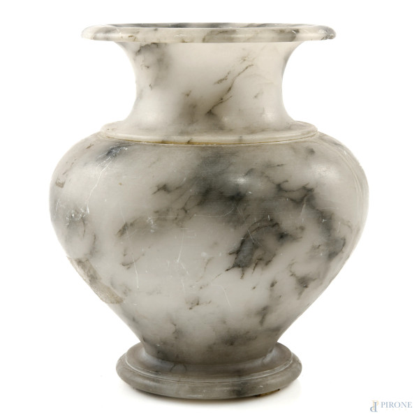 Vaso in alabastro, XX secolo, altezza cm 23, (segni di usura, graffi, scalfiture)