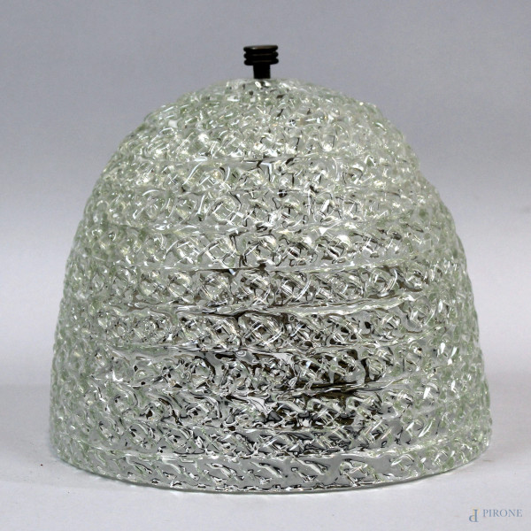 Plafoniera in cristallo di forma circolare anni '80, struttura interna montata per due lampadine, altezza cm 24, diam. cm 25, (difetti, meccanismo da revisionare).