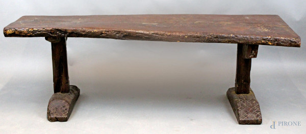 Panca rustica in legno tinto a noce, montanti scolpiti, cm. h52x162x52, XIX secolo, (difetti e segni del tempo).