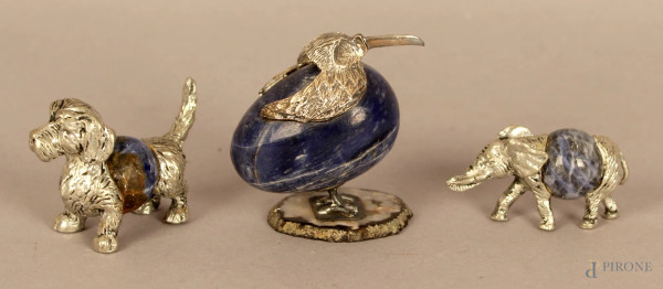 Lotto composto da tre animaletti in argento e lapislazzule, altezza 6 cm.