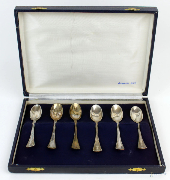 Sei cucchiaini da dolce in argento, XX secolo, entro custodia, gr. 50
