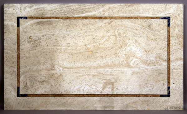 Piano di linea rettangolare in marmo, 139x82,5 cm.