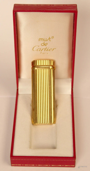 Accendino Cartier placcato in oro con brillante, completo di garanzia.