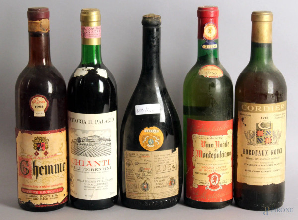 Lotto composto da cinque bottiglie di vino vintage.
