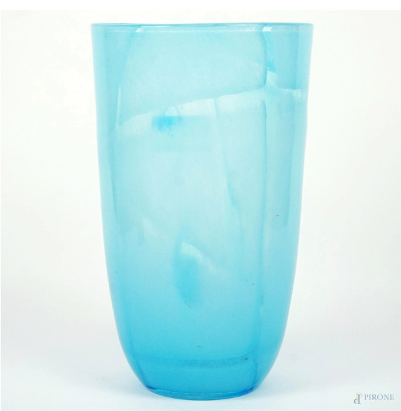 Vaso in vetro azzurro, cm h 30,5, XX secolo.