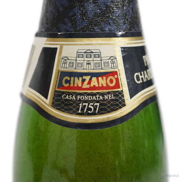 Lotto di due bottiglie da 20 cl di vino spumante Brut Pinot-Chardonnay Cinzano e Principe di Piem...