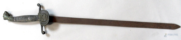 Spadino in ferro, XIX secolo, lunghezza cm. 62, (difetti all&#39;impugnatura).