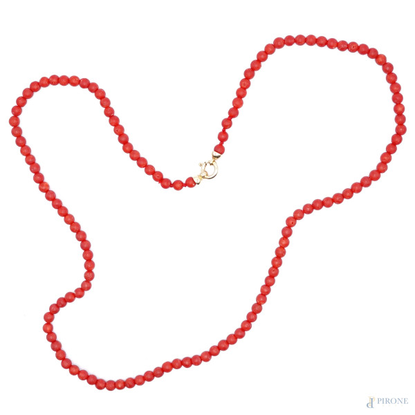 Collana in corallo con chiusura in oro 18 Kt, lunghezza cm 46