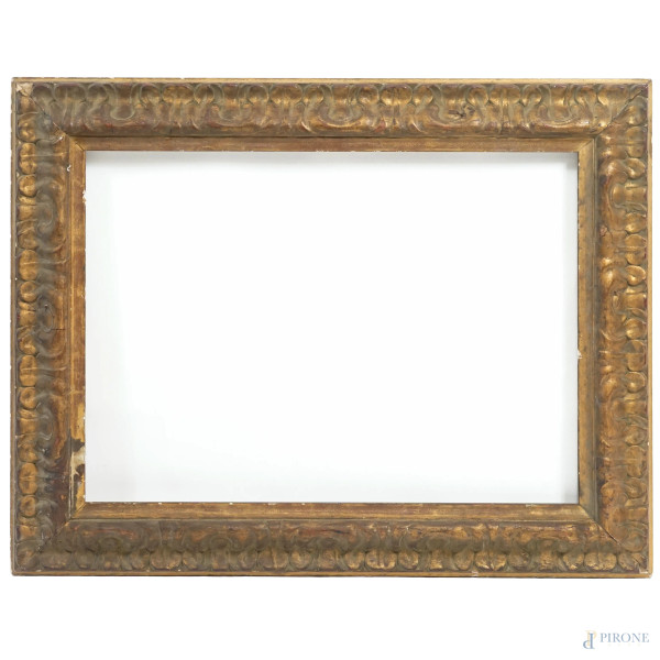 Cornice in legno intagliato e dorato, XX secolo, ingombro cm 82x65, battente cm 65x48