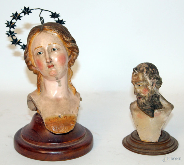 Lotto di due busti in terracotta, XIX sec., h. cm 16, h. cm 11.