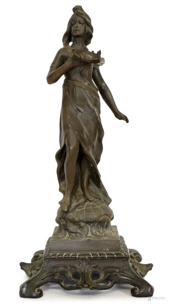 Figura femminile con corona, scultura in antimonio, inizi  XX secolo, cm h 44, (difetti)