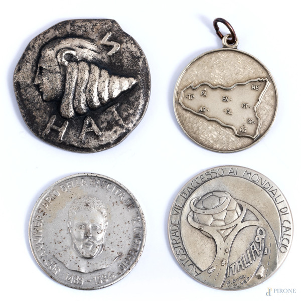 Lotto di quattro monete in argento 800/000, diametro massimo cm 4, peso complessivo gr 76