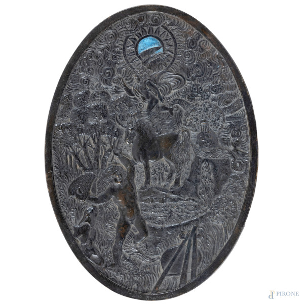 Placca in bronzo a serto ovale raffigurante scena onirica a bassorilievo, XX secolo, cm 29x21