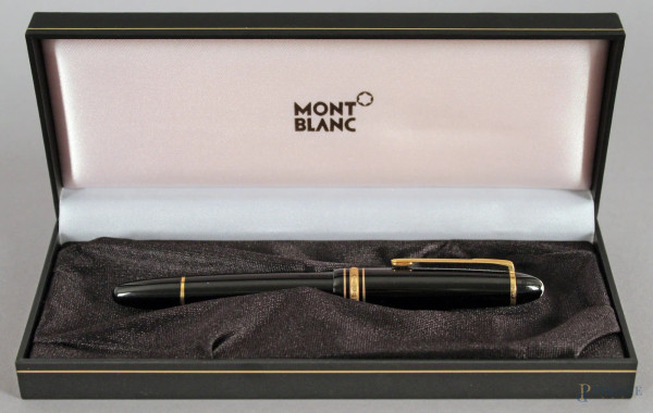Montblanc, penna stilografica con astuccio.