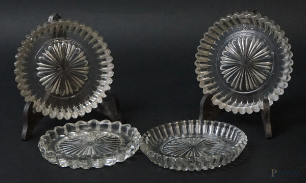Quattro piattini in cristallo controtagliato, diam. cm 14, XX secolo, (segni del tempo).