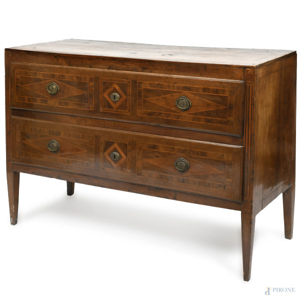 Cassettone Luigi XVI in legno impiallacciato e intarsiato in varie essenze, XVIII secolo, cm 92,5x128x54, (segni di usura, scalfiture, fessurazioni, parti sostituite, difetti)