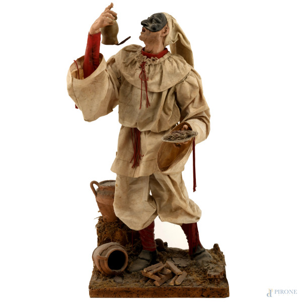 Pulcinella in terracotta e tessuto, metà XX secolo, altezza cm 53