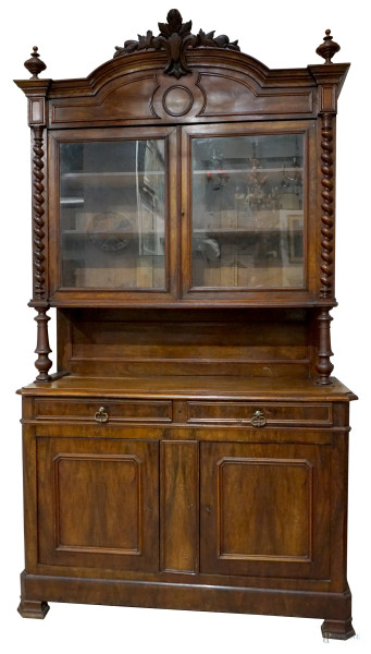 Credenza piemontese in noce, fine XIX-inizi XX secolo, parte superiore a due sportelli a vetri incorniciati ai lati da lenese tortili, parte inferiore a due cassetti e due ante pannellate, cm h 262x147x52.5, (difetti e restauri)