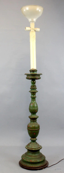 Lampada da terra in ceramica verde, con decori floreali, altezza cm 168, XX secolo, (difetti)