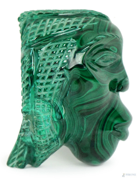 Profilo d'uomo, scultura in malachite, cm 11x9, (lievi difetti).