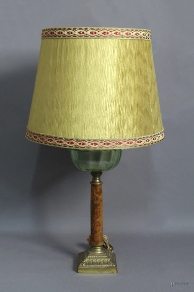 Lampada da tavolo in alabastro, bronzo e vetro, primi Novecento, H 76 cm.