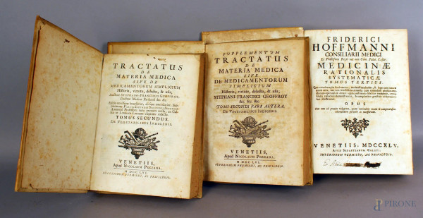 Lotto composto da tre libri in pergamena, XVIII secolo.