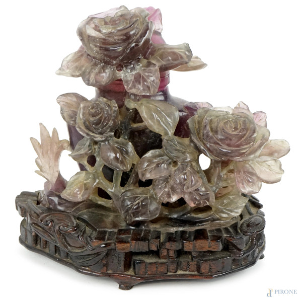 Portaprofumo con  fiori, scultura in ametista su base in legno, cm h 17x18, XX secolo, (piccole sbeccature).