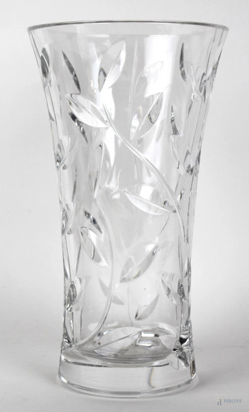 Vaso in cristallo controtagliato, altezza cm 65, XX secolo.