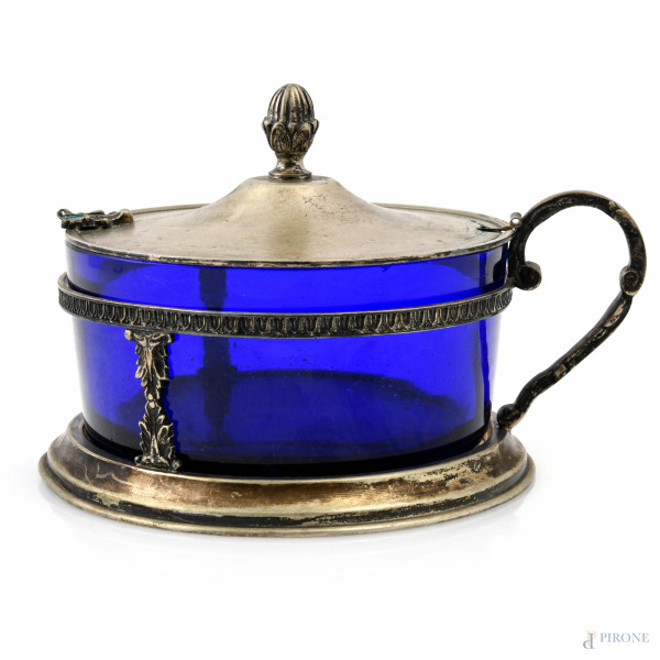 Formaggiera in vetro color cobalto, struttura e coperchio in argento 800/000, cm 10x14x12, peso argento gr 210, (lievi segni di usura)