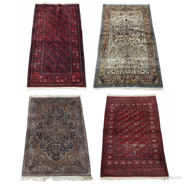 Quattro tappeti: cm 146x250; cm 170x90; 119x193; 121x191. (segni di usura, difetti)