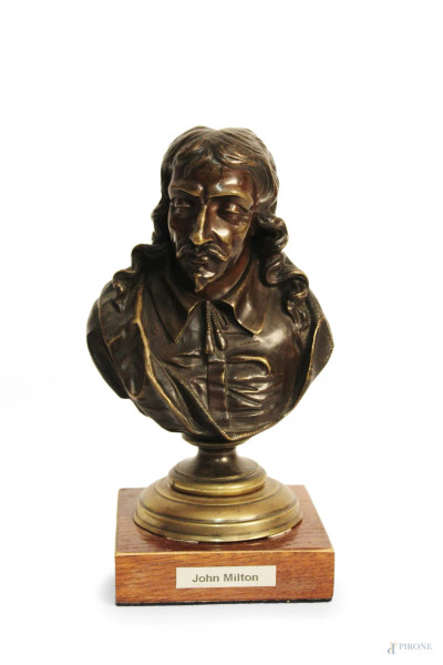 John Milton, busto in bronzo brunito con base in legno, firmato E. Biolle, H 23 cm.
