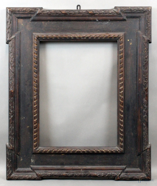 Cornice in legno ebanizzato con bordi intagliati, ingombro cm. 91x76, specchio cm.60x45, XX secolo.