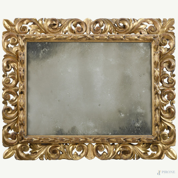 Cornice in legno intagliato e dorato, XIX-XX secolo, cm 83x68, luce cm 60x44, (segni di usura, fessurazioni, perdite di doratura, fori di tarlo, scalfiture)