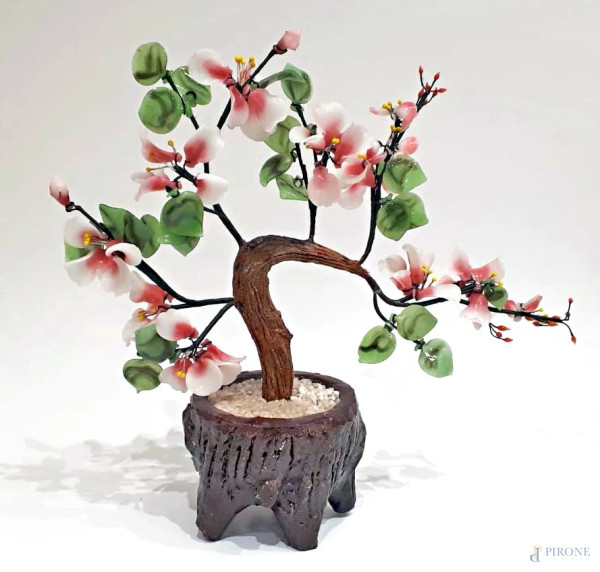 Bonsai vintage di arte cinese realizzato con mix di pietre burattate in varie tonalità di colore, altezza cm 35 circa.