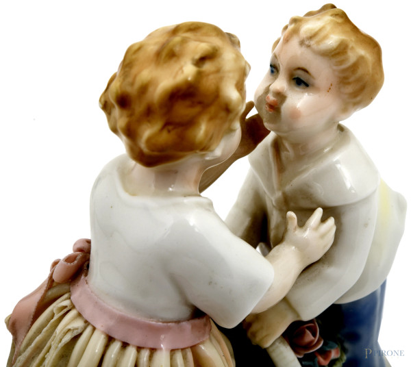 Lotto di tre sculture in porcellana, XX secolo, altezza massima cm 15,5