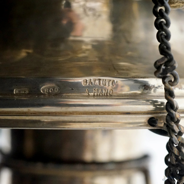 Samovar in argento battuto a mano, manifattura italiana, seconda metà del XX secolo, con corpo ba...