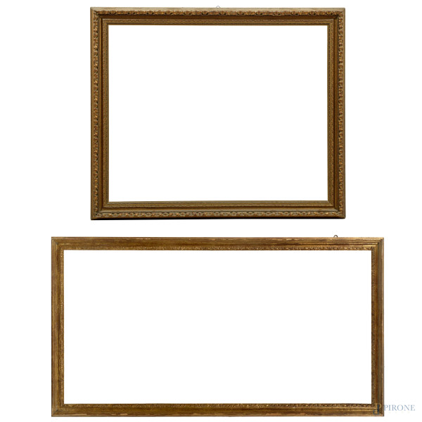 Lotto di due cornici in legno intagliato e dorato, XX secolo, 1) ingombro cm 96x115,5; luce cm 79,5x99; 2) ingombro cm 92,5x172; luce cm 78,5x159 (scalfiture, segni di usura, difetti)